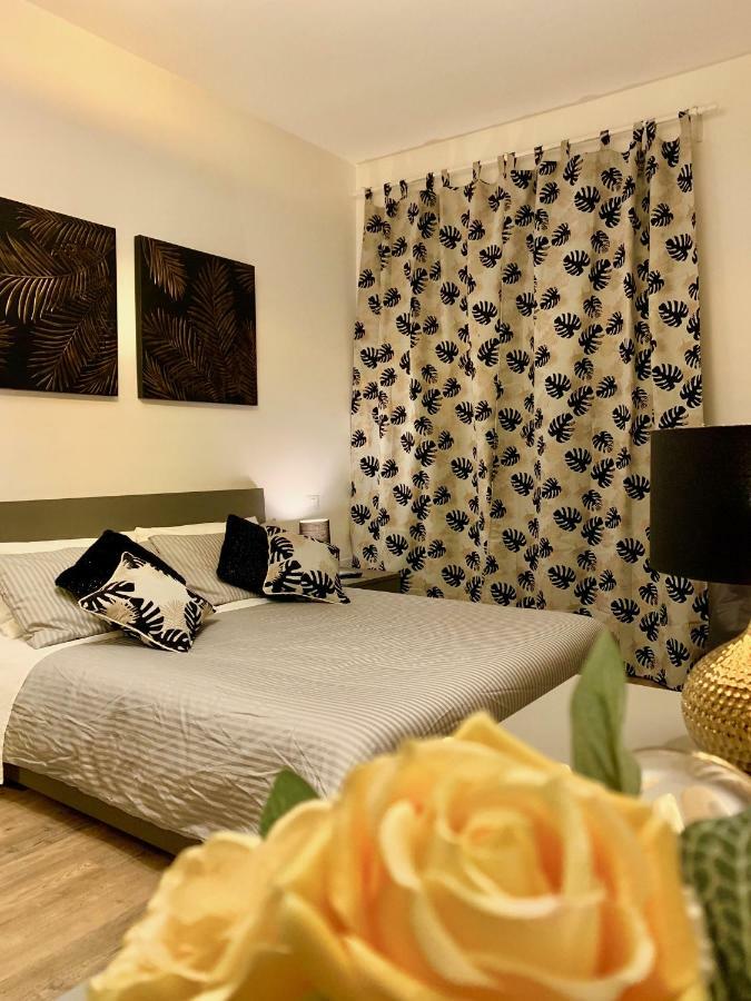 Open The Classic Wooden Shutters At A Cozy Nest * Florenz